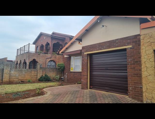 3 BEDROOM HOUSE FOR SALE IN LENNOXTON
